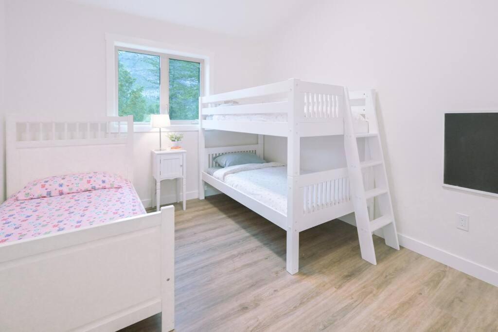Oasis Getaway, Mins To Lake, King Bed, Dbl Garage