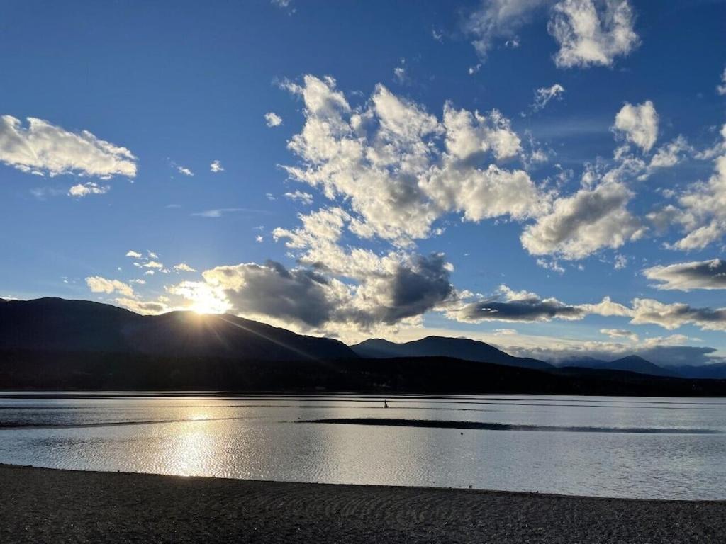 Apartment Akiskinook At Windermere - Private Access - New Pool And Hot Tub Now Open! *