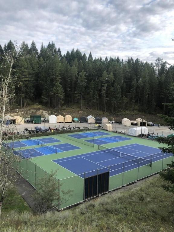 Akiskinook At Windermere - Private Access - New Pool And Hot Tub Now Open! Apartment *