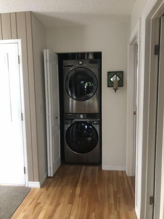 Apartment Akiskinook At Windermere - Private Access - New Pool And Hot Tub Now Open! *