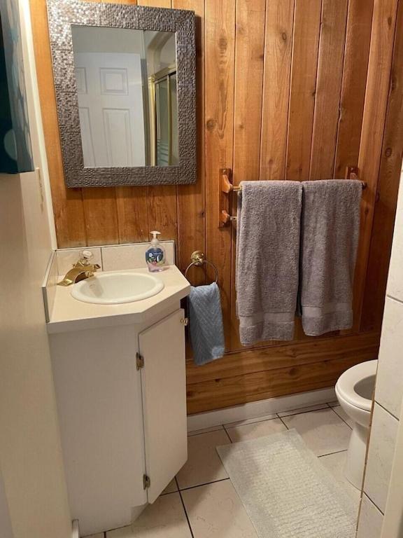 Akiskinook At Windermere - Private Access - New Pool And Hot Tub Now Open! Apartment