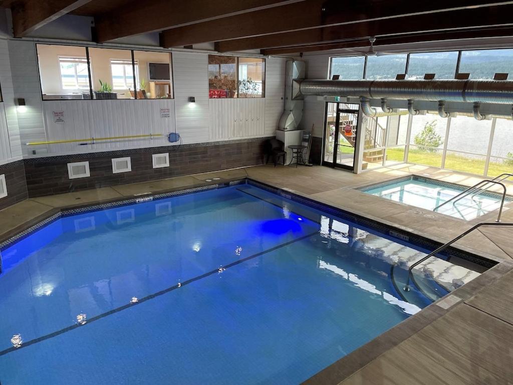 Akiskinook At Windermere - Private Access - New Pool And Hot Tub Now Open! Apartment