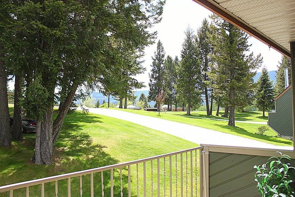 Apartment Akiskinook At Windermere - Private Access - New Pool And Hot Tub Now Open!