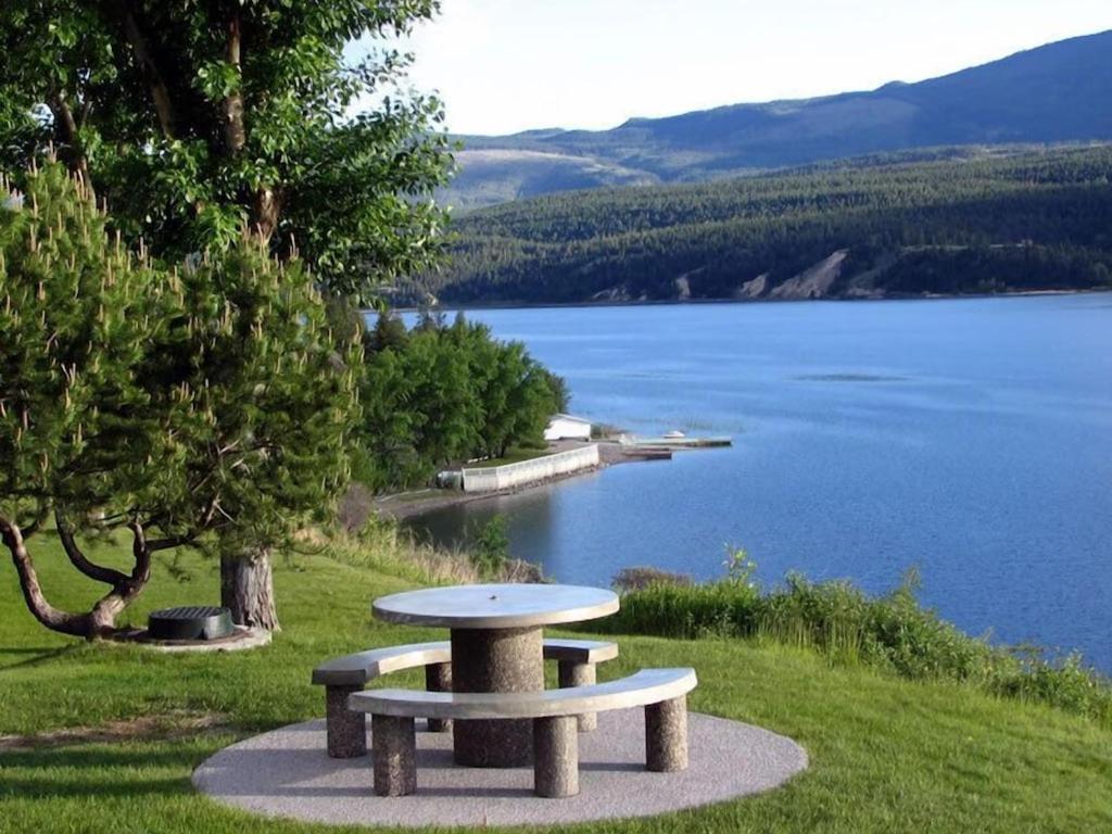 Akiskinook At Windermere - Private Access - New Pool And Hot Tub Now Open! * Invermere