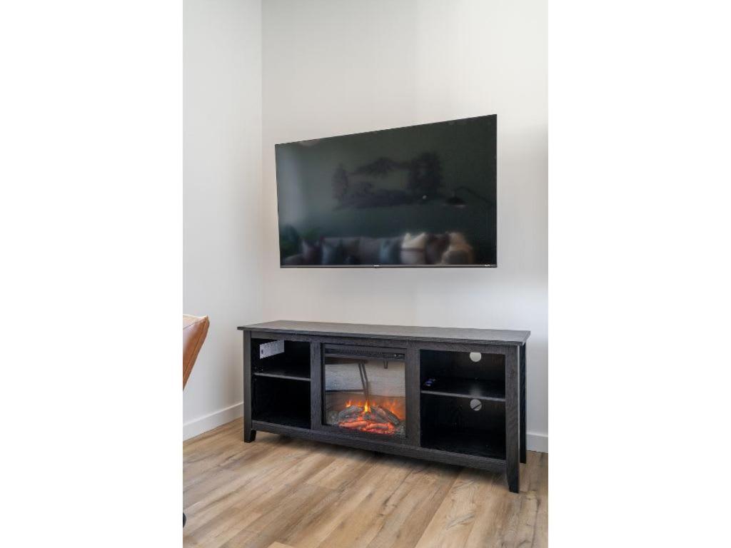 The Grizzly House I Sleep 7 I Patio & Bbq I 55 Tv Apartment Invermere