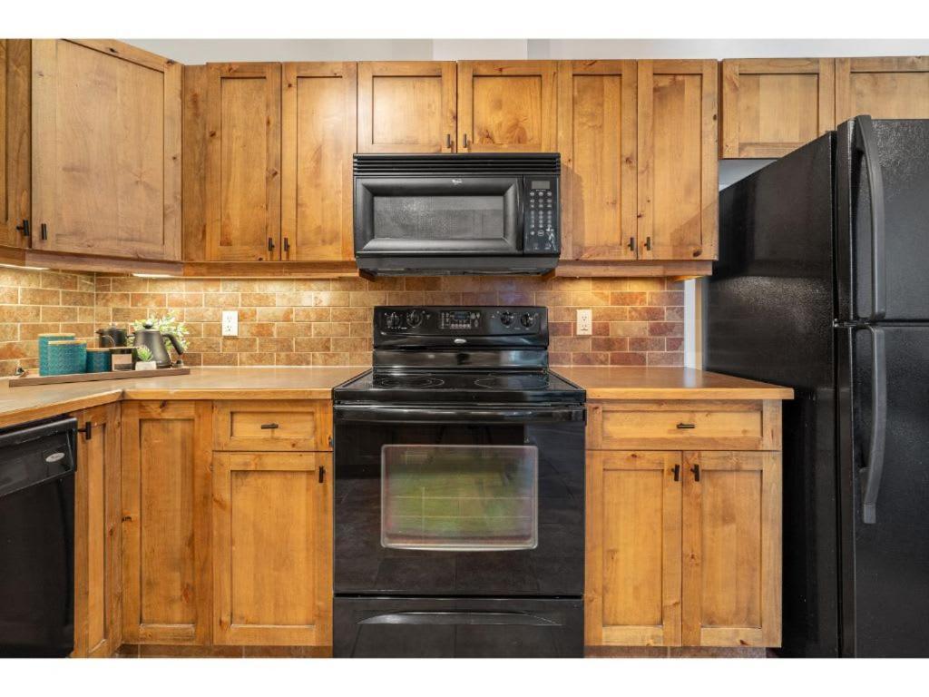 The Grizzly House I Sleep 7 I Patio & Bbq I 55 Tv Invermere