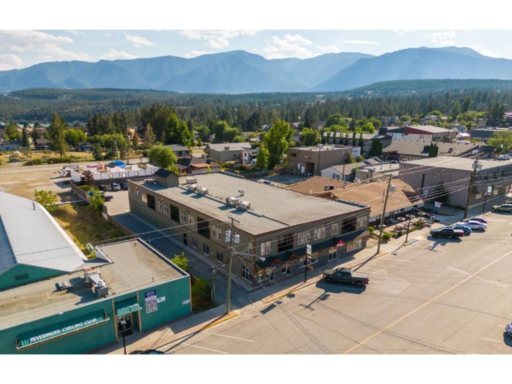 The Grizzly House I Sleep 7 I Patio & Bbq I 55 Tv * Invermere