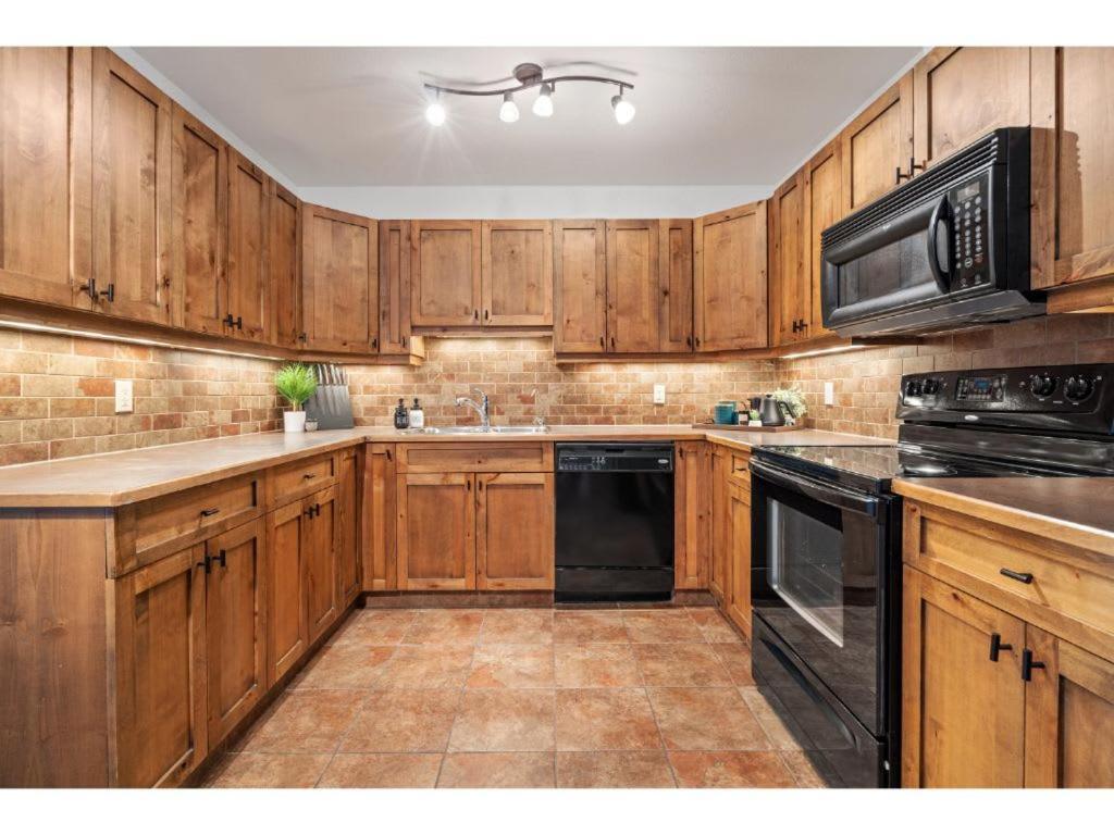 Apartment The Grizzly House I Sleep 7 I Patio & Bbq I 55 Tv *
