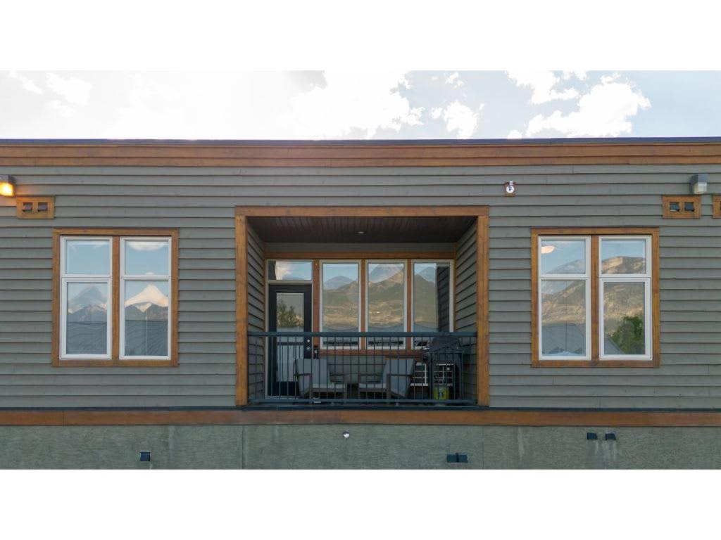 Apartment The Grizzly House I Sleep 7 I Patio & Bbq I 55 Tv
