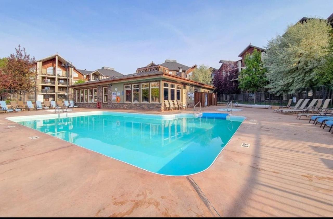 Mountain Getaway - 5 Min Walk To The Beach! Invermere