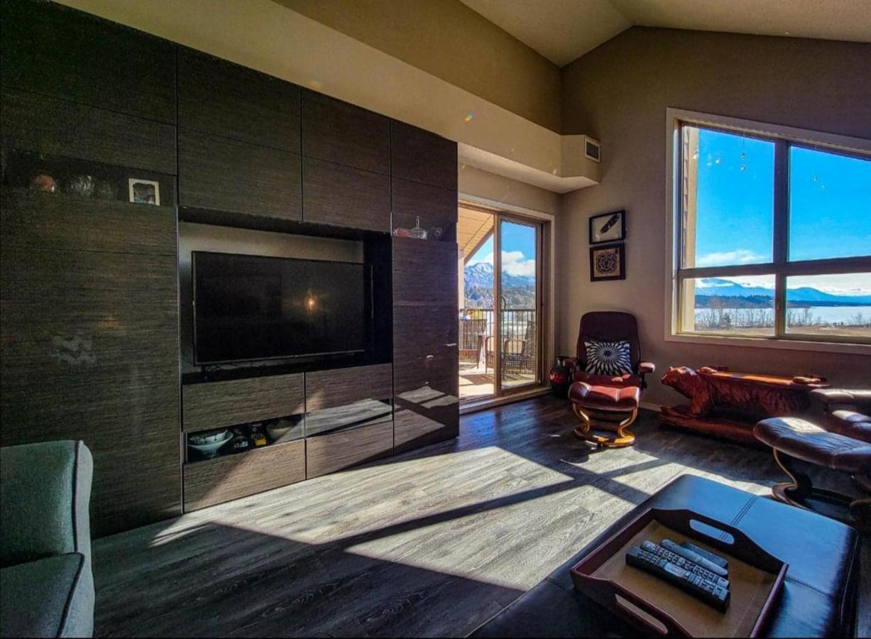 Apartment Mountain Getaway - 5 Min Walk To The Beach! Invermere
