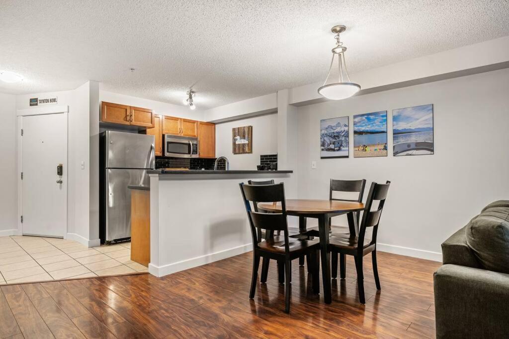 Lakeside Memories, Pool, Hot Tub, Apartment Invermere