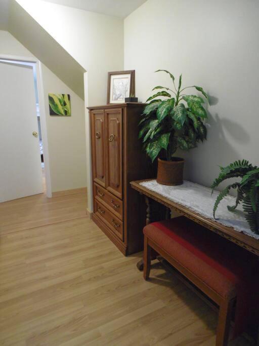 Evcharger, Free Parking, Ski, Golf, Bbq, Awesomeness Apartment Invermere