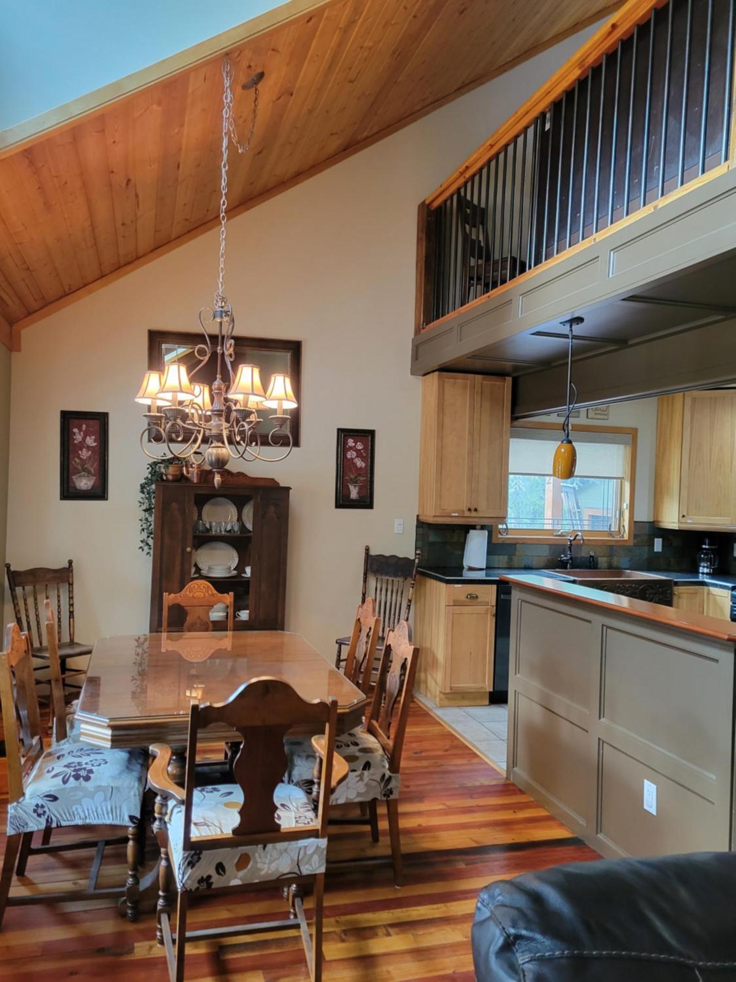 Relaxing Timbermont Homestay Invermere