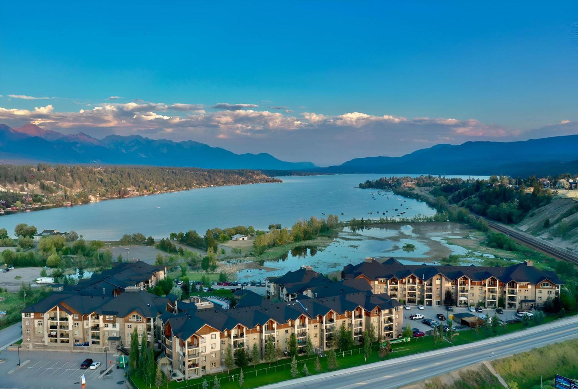 Mountain Getaway - 5 Min Walk To The Beach!