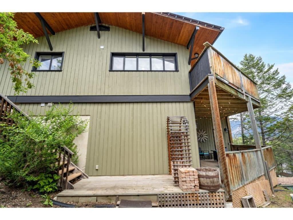 Chardonnay Chalet I Fireplace I Mountain View I Tv Invermere