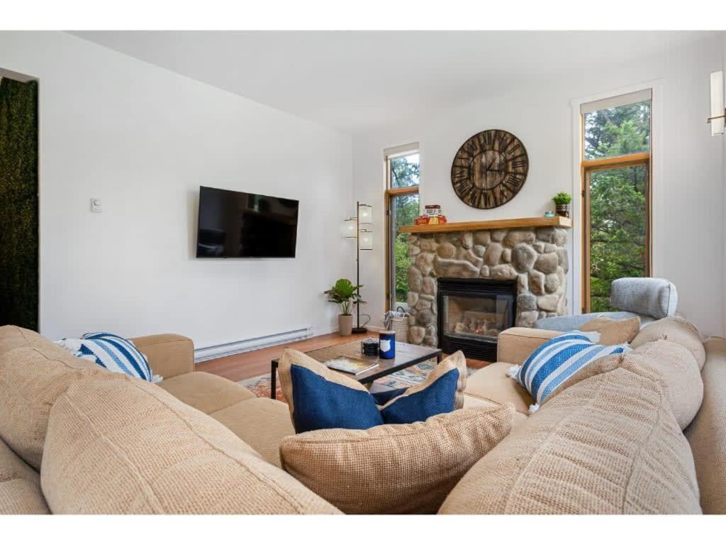 Chardonnay Chalet I Fireplace I Mountain View I Tv Invermere