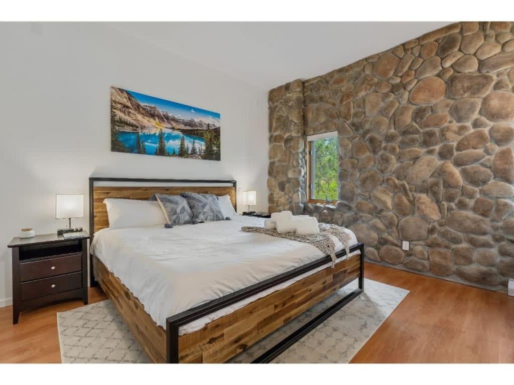 Chardonnay Chalet I Fireplace I Mountain View I Tv Holiday home Invermere