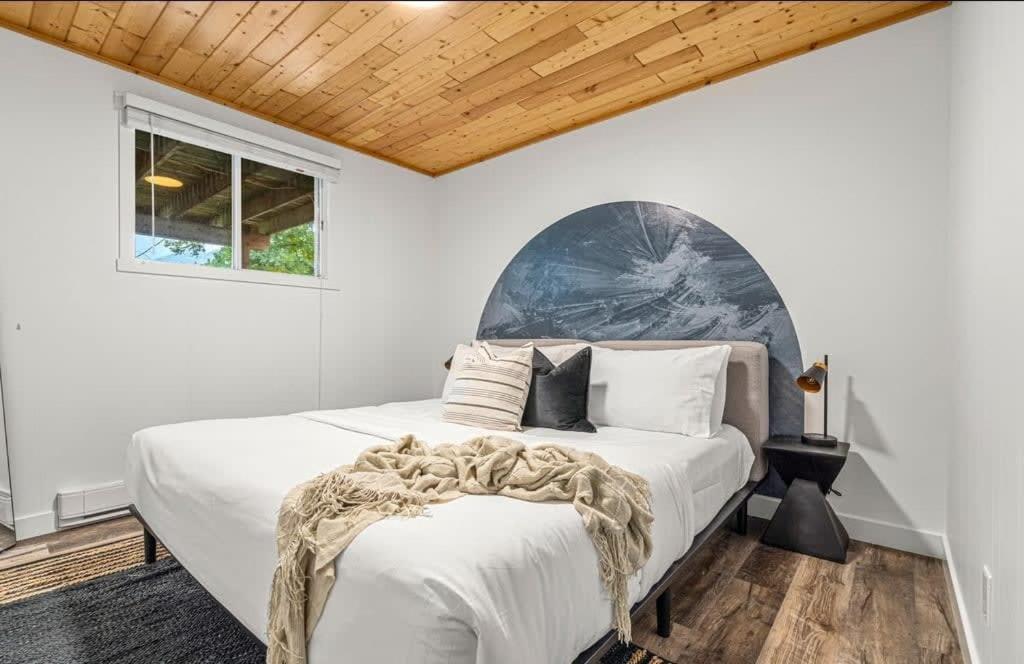 Blue Lagoon | No Service Fees | Bbq & Firepit Holiday home