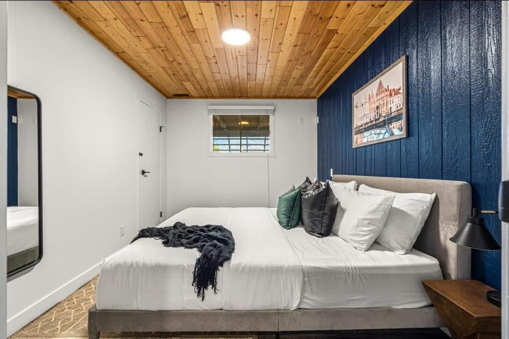 Blue Lagoon | No Service Fees | Bbq & Firepit Holiday home Invermere