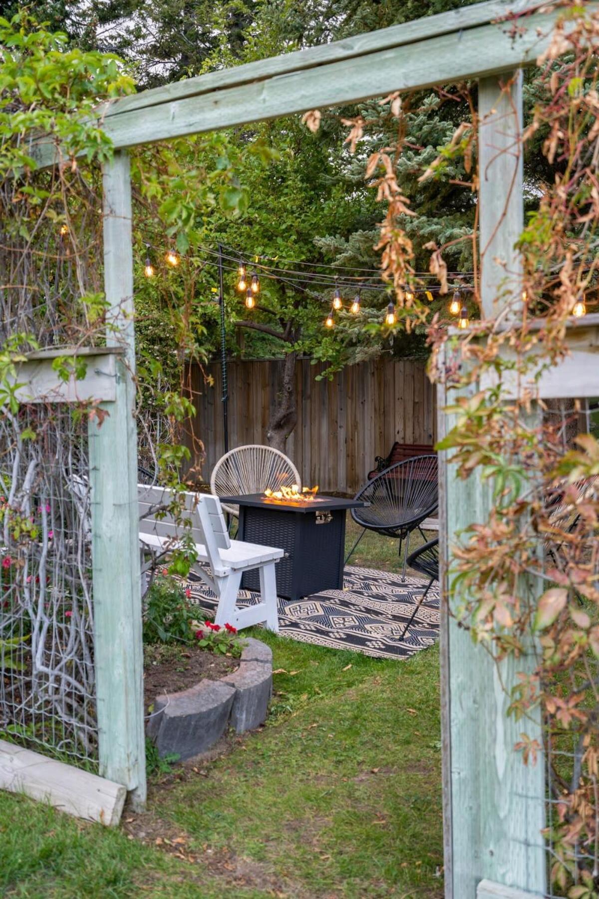 Holiday home Blue Lagoon | No Service Fees | Bbq & Firepit Invermere