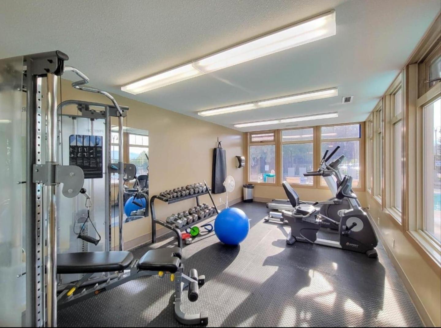 Apartment Mountain Getaway - 5 Min Walk To The Beach! Invermere