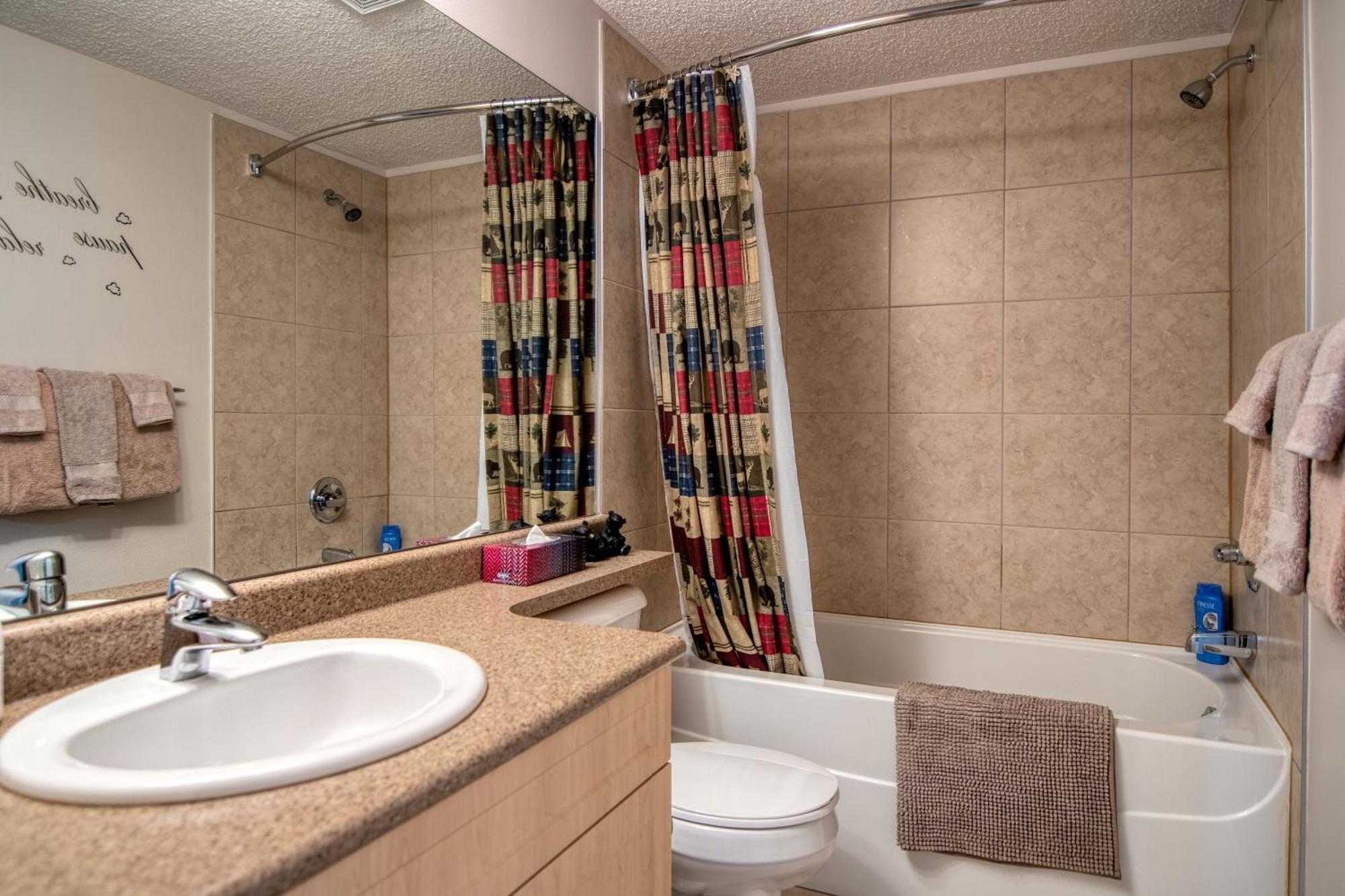 Apartment Mountain Getaway - 5 Min Walk To The Beach!