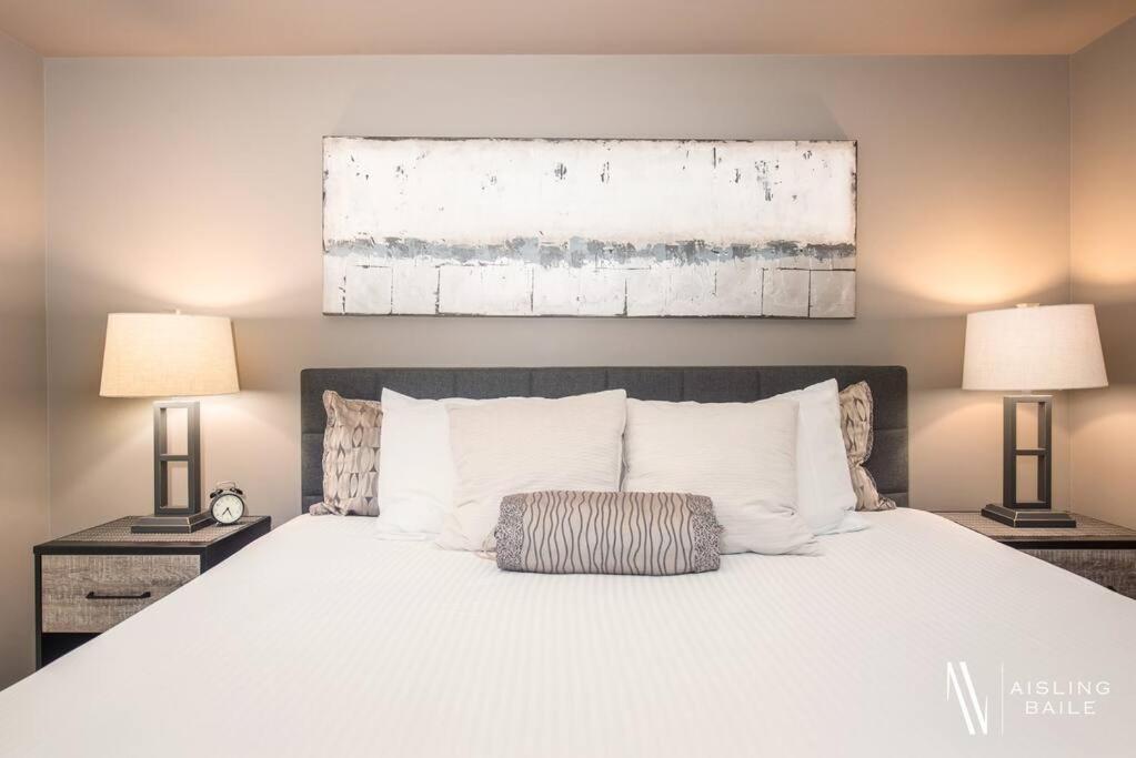 Apartment Contemporary, Cozy, Pool, Hot Tub, Front Invermere