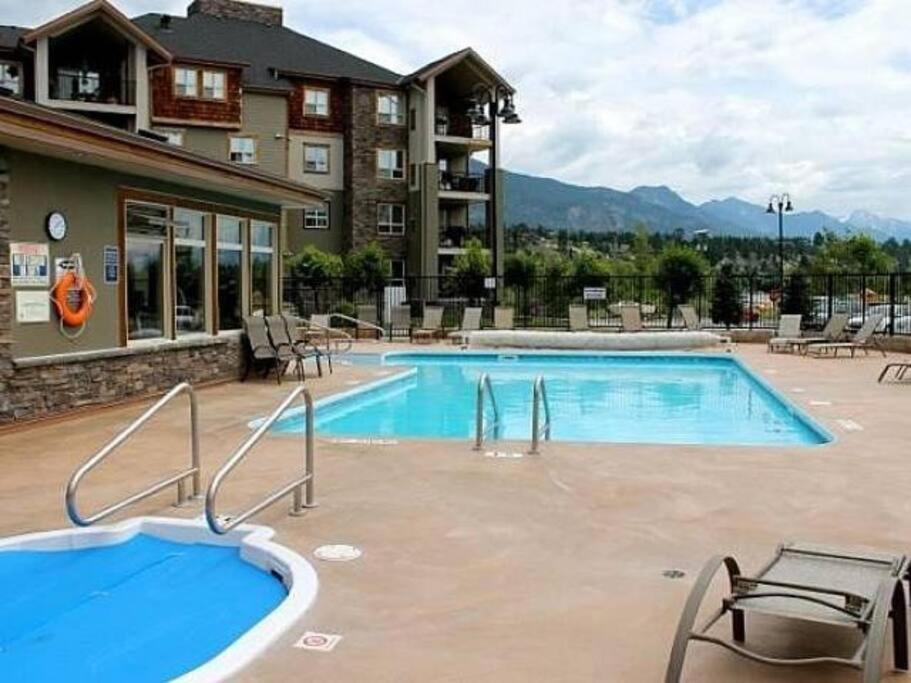 Contemporary, Cozy, Pool, Hot Tub, Front *