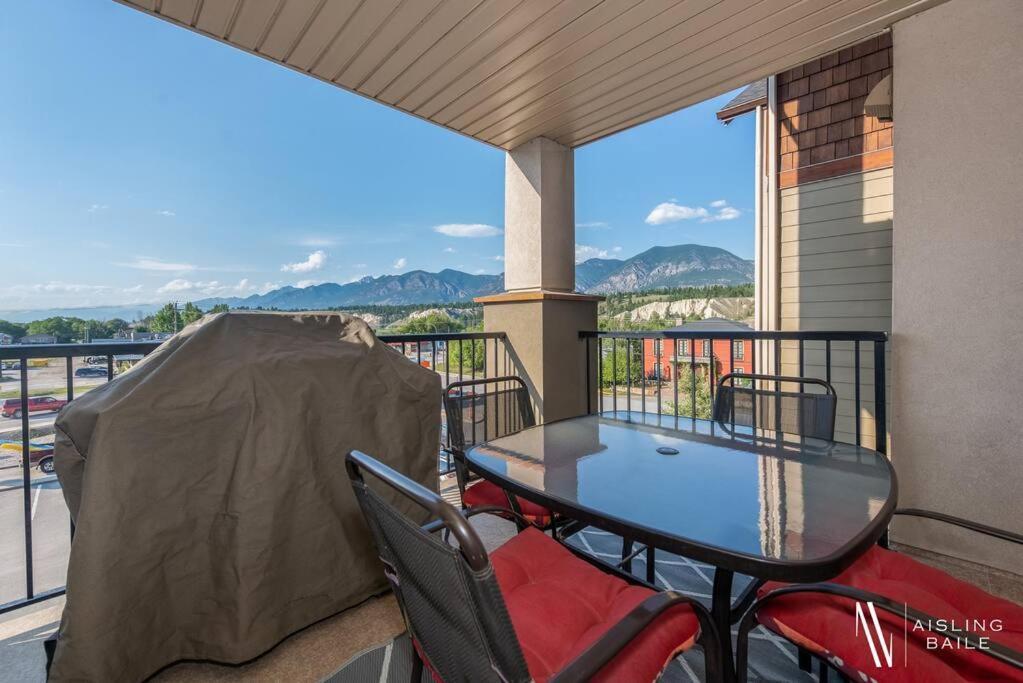 Contemporary, Cozy, Pool, Hot Tub, Front * Invermere