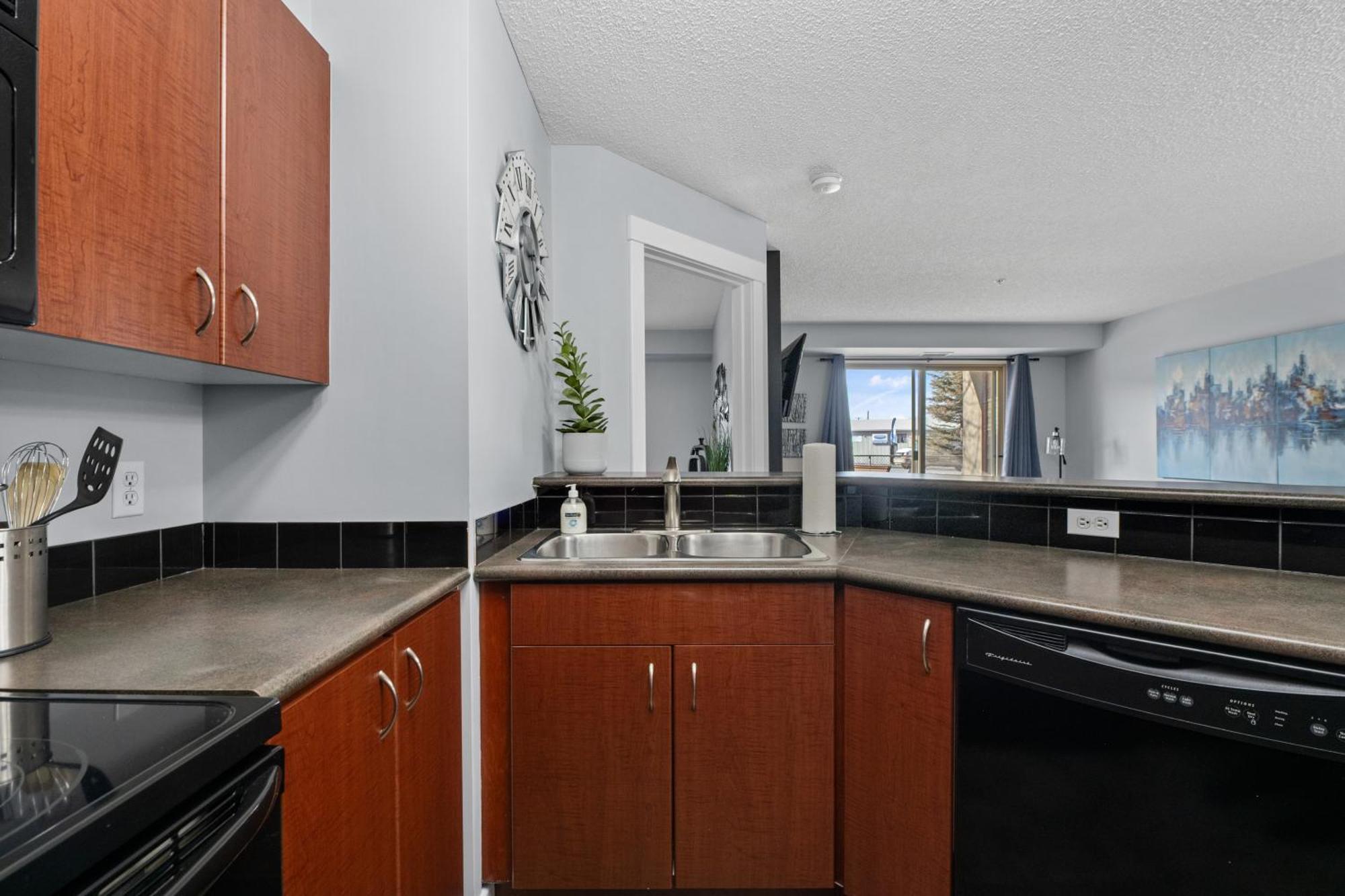 The Altitude Landing, Pool, Hot Tub, Pets Apartment Invermere
