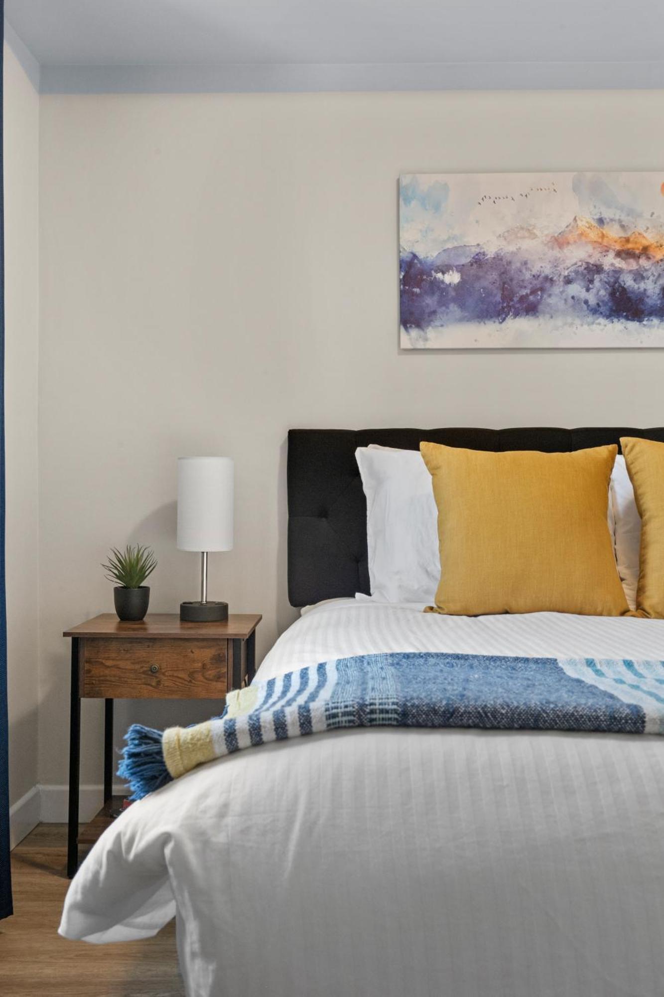 The Altitude Landing, Pool, Hot Tub, Pets Apartment Invermere