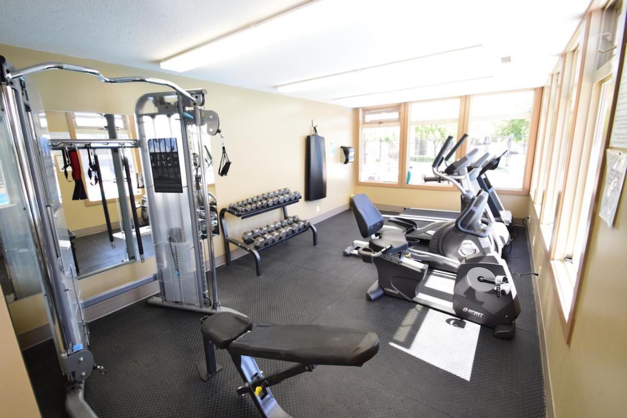 Cozy Mountain I Hot Tub & Pool I Close 2 I Tv Holiday home Invermere