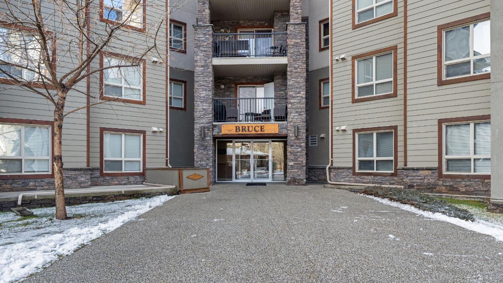 Holiday home Cozy Mountain I Hot Tub & Pool I Close 2 I Tv Invermere