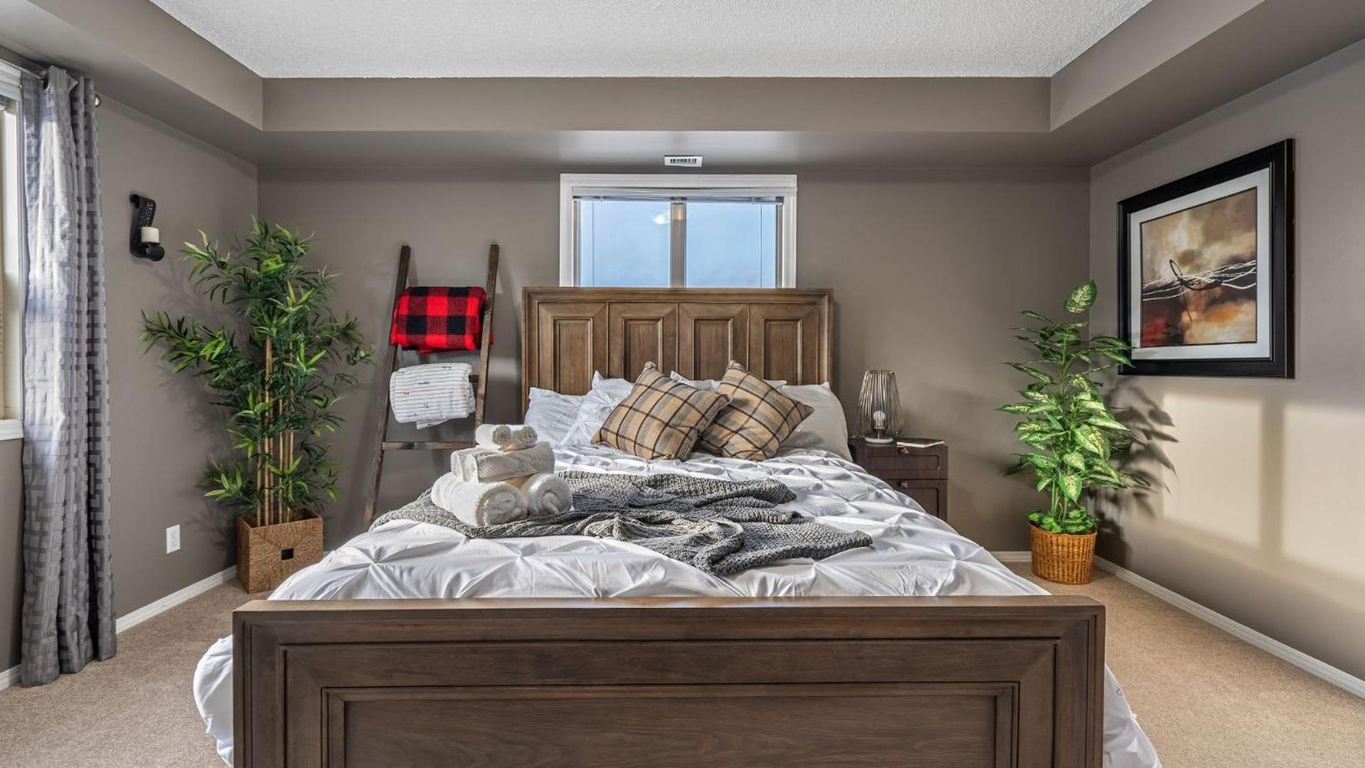 Cozy Mountain I Hot Tub & Pool I Close 2 I Tv Invermere