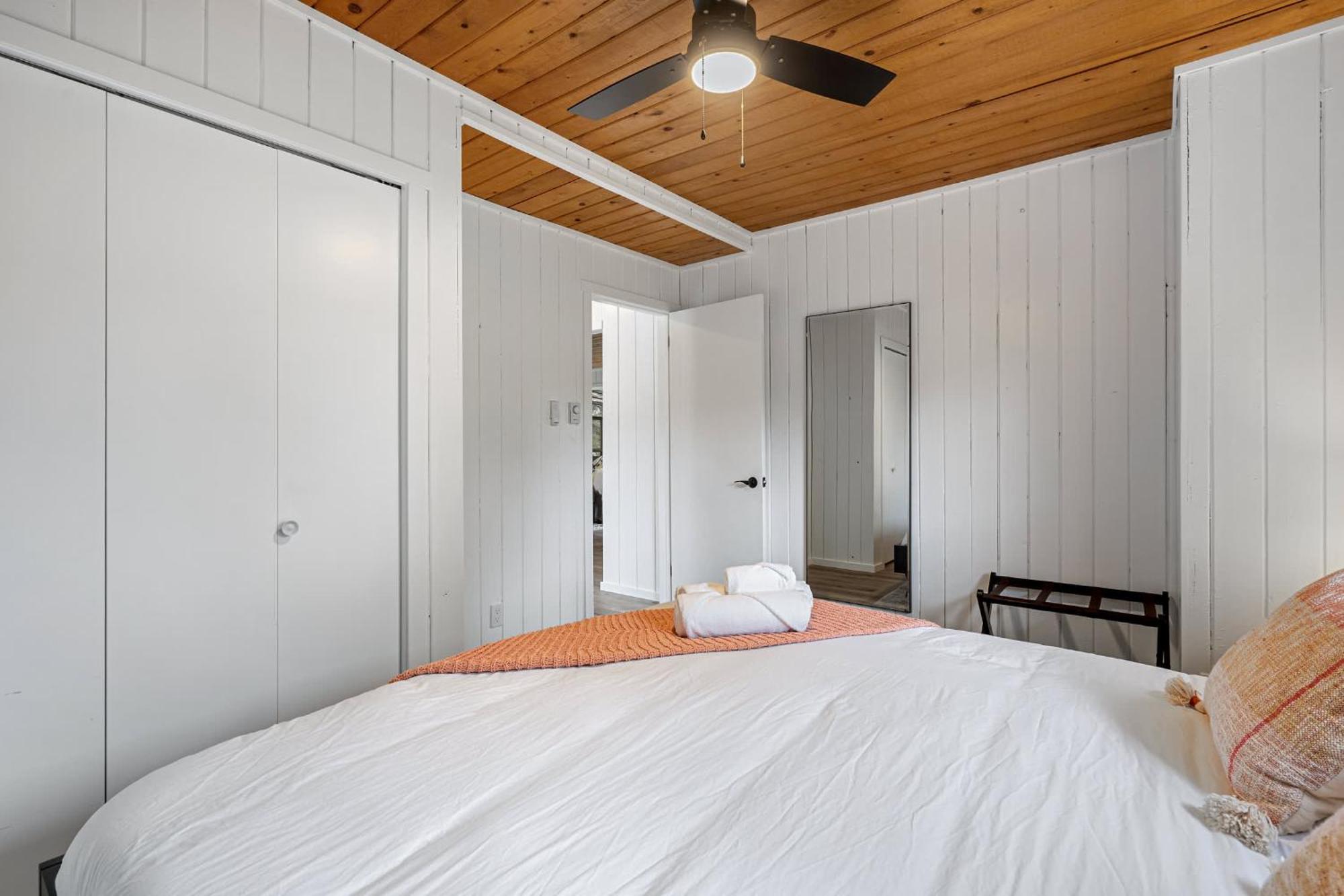 Merlot Mountain I Ping Pong I Sleep 7 I 55 Rokutv Invermere