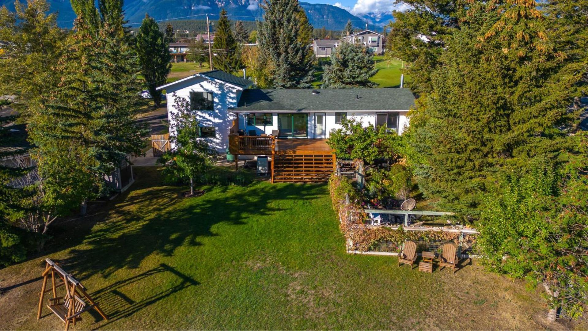 The Aura I Lake View I Hot Tub I Sleeps 27 Guests Holiday home