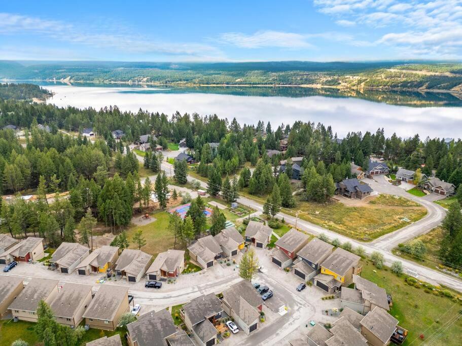Serenity Shores, Mins To Lake, King Bed, 10 Guests Holiday home