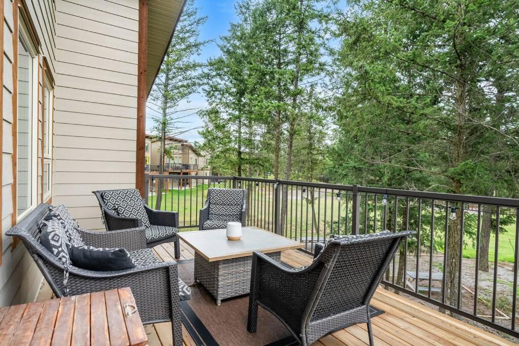 Serenity Shores, Mins To Lake, King Bed, 10 Guests Holiday home