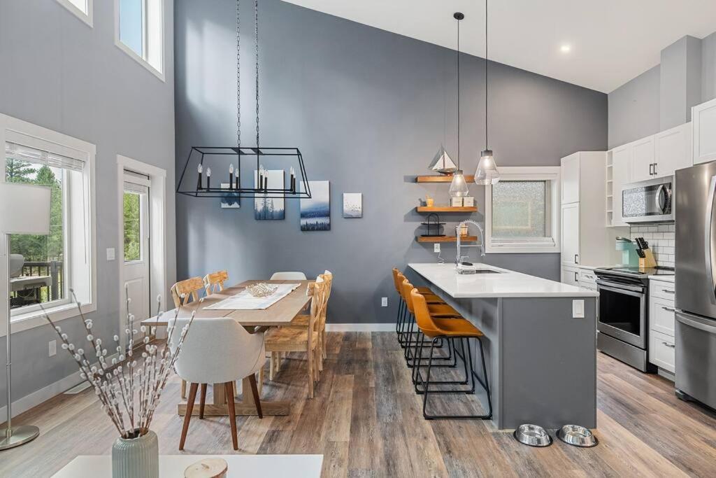 Serenity Shores, Mins To Lake, King Bed, 10 Guests * Invermere