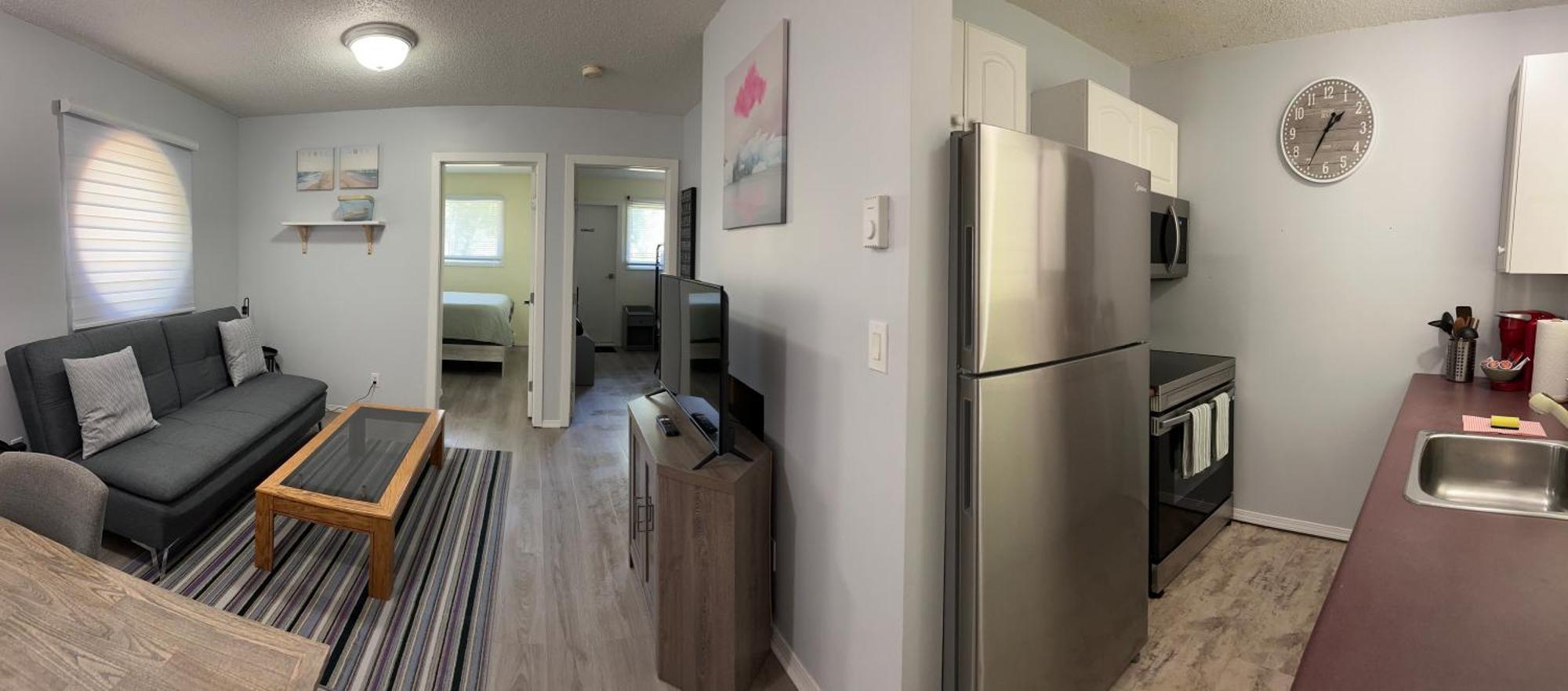 Lovely 2 Bedroom Condo, 2 Minute Walk Fr Downtown Apartment Invermere