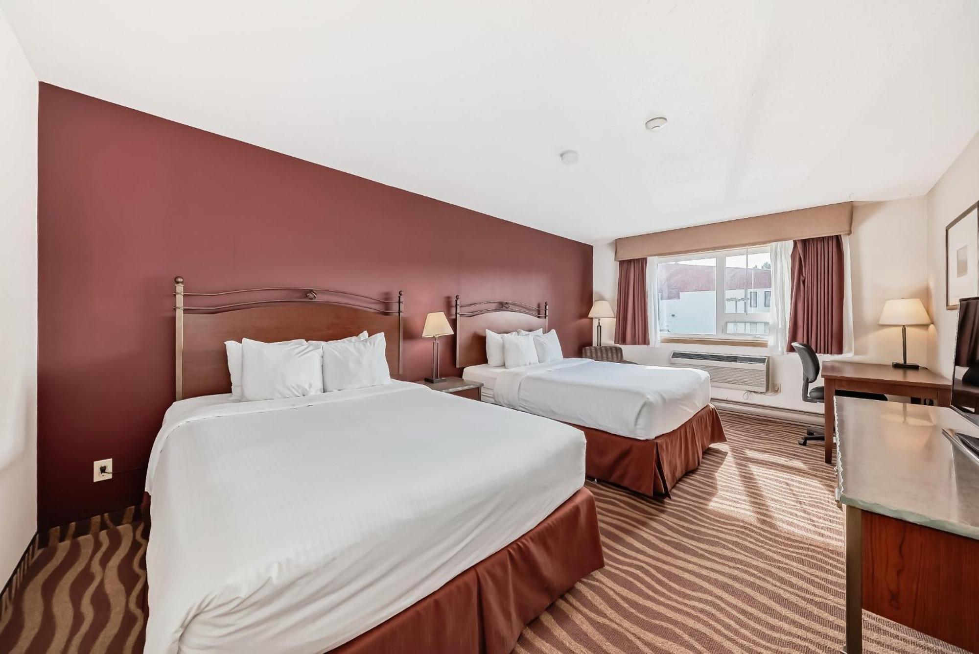& Hotel Invermere