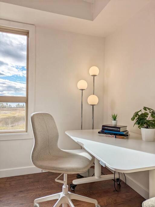 View From Every Window! Apartment Invermere