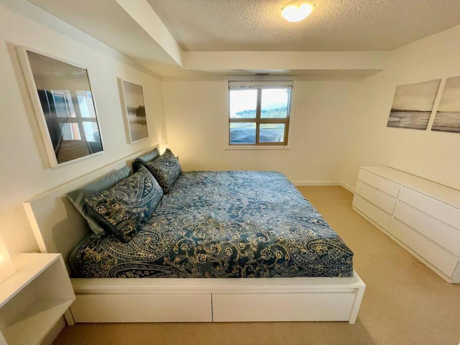 Apartment View From Every Window! *