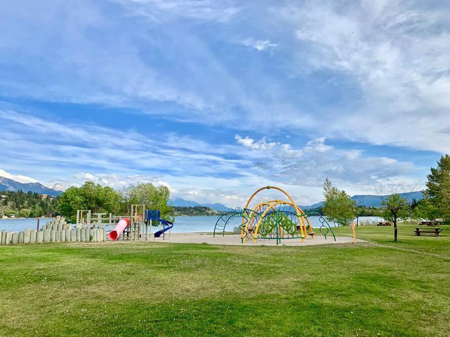 Apartment View From Every Window! Invermere