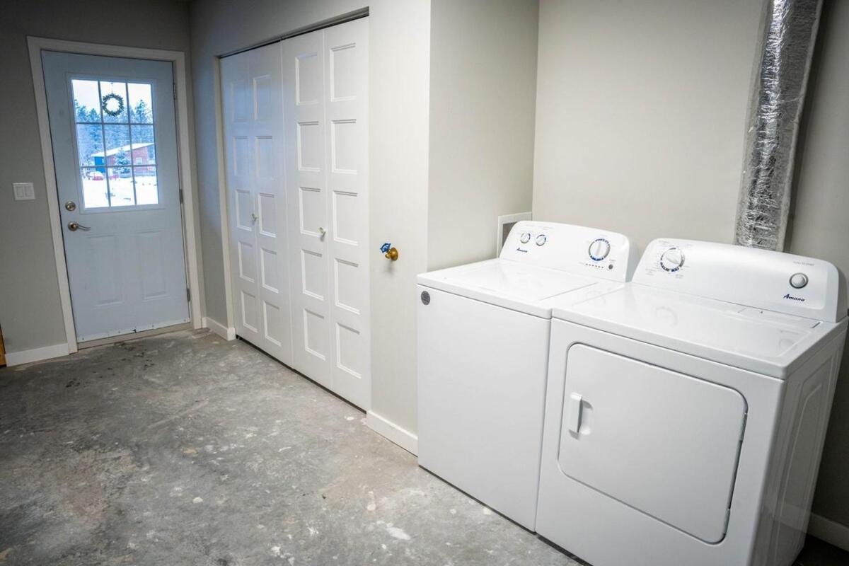 Apartment 3 Bedroom Townhouse With Mountain Views, Large Deck, Garage *