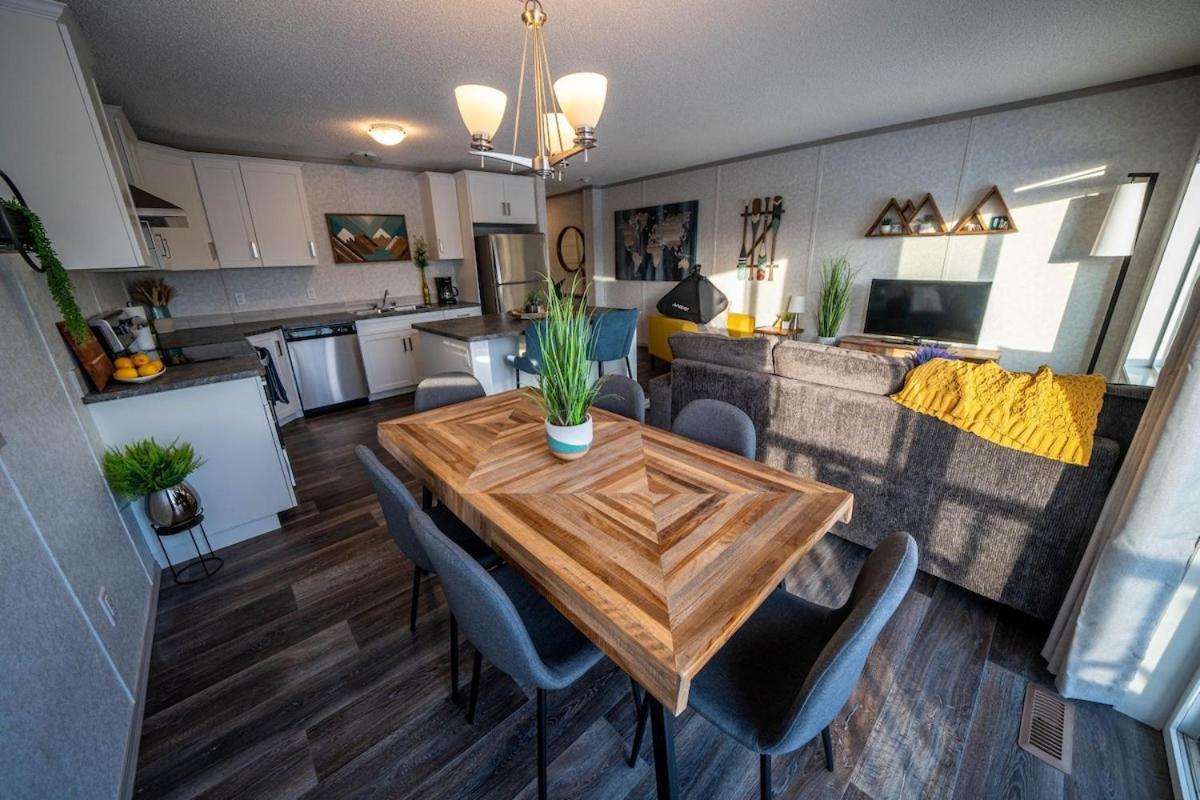 3 Bedroom Townhouse With Mountain Views, Large Deck, Garage Invermere