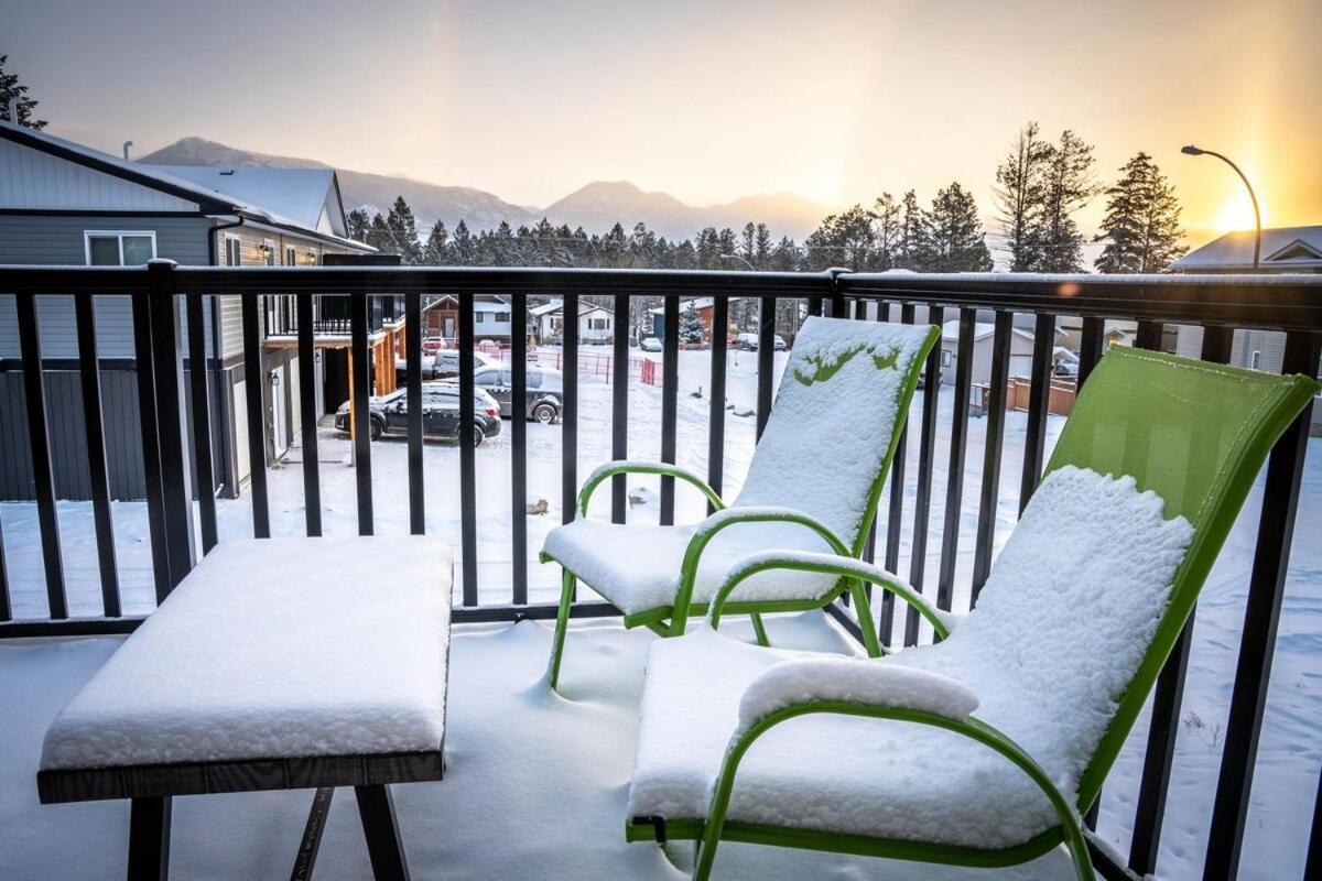 Apartment 3 Bedroom Townhouse With Mountain Views, Large Deck, Garage