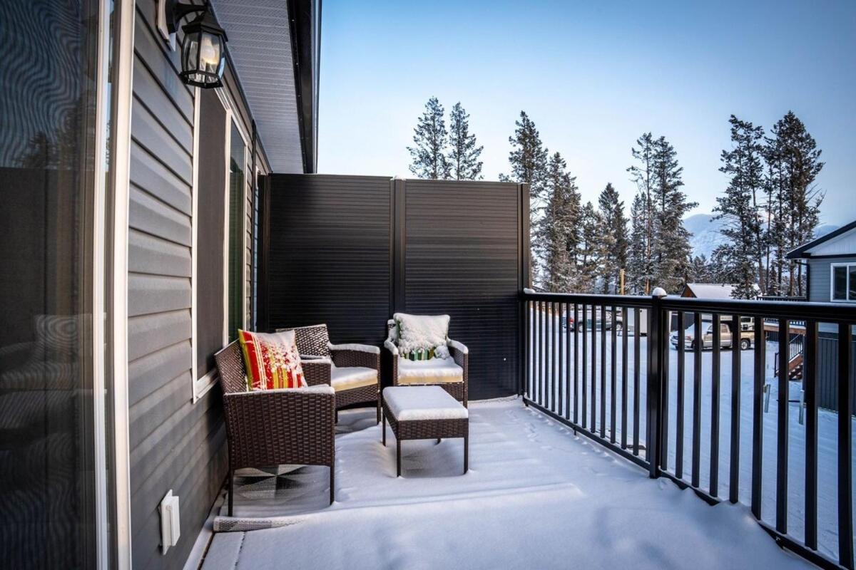 Apartment 3 Bedroom Townhouse With Mountain Views, Large Deck, Garage *