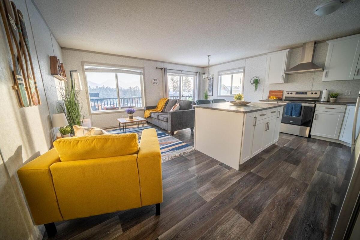 3 Bedroom Townhouse With Mountain Views, Large Deck, Garage
